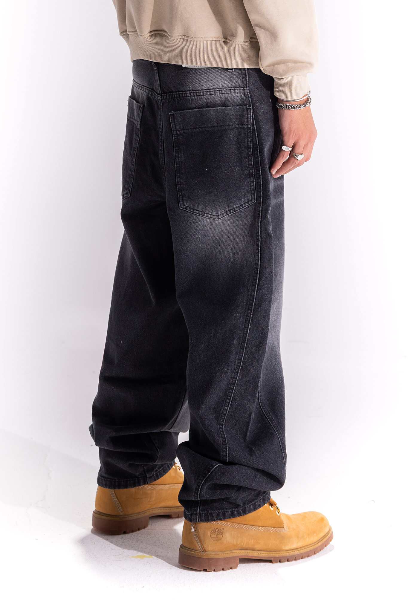 BLACK JEANS
