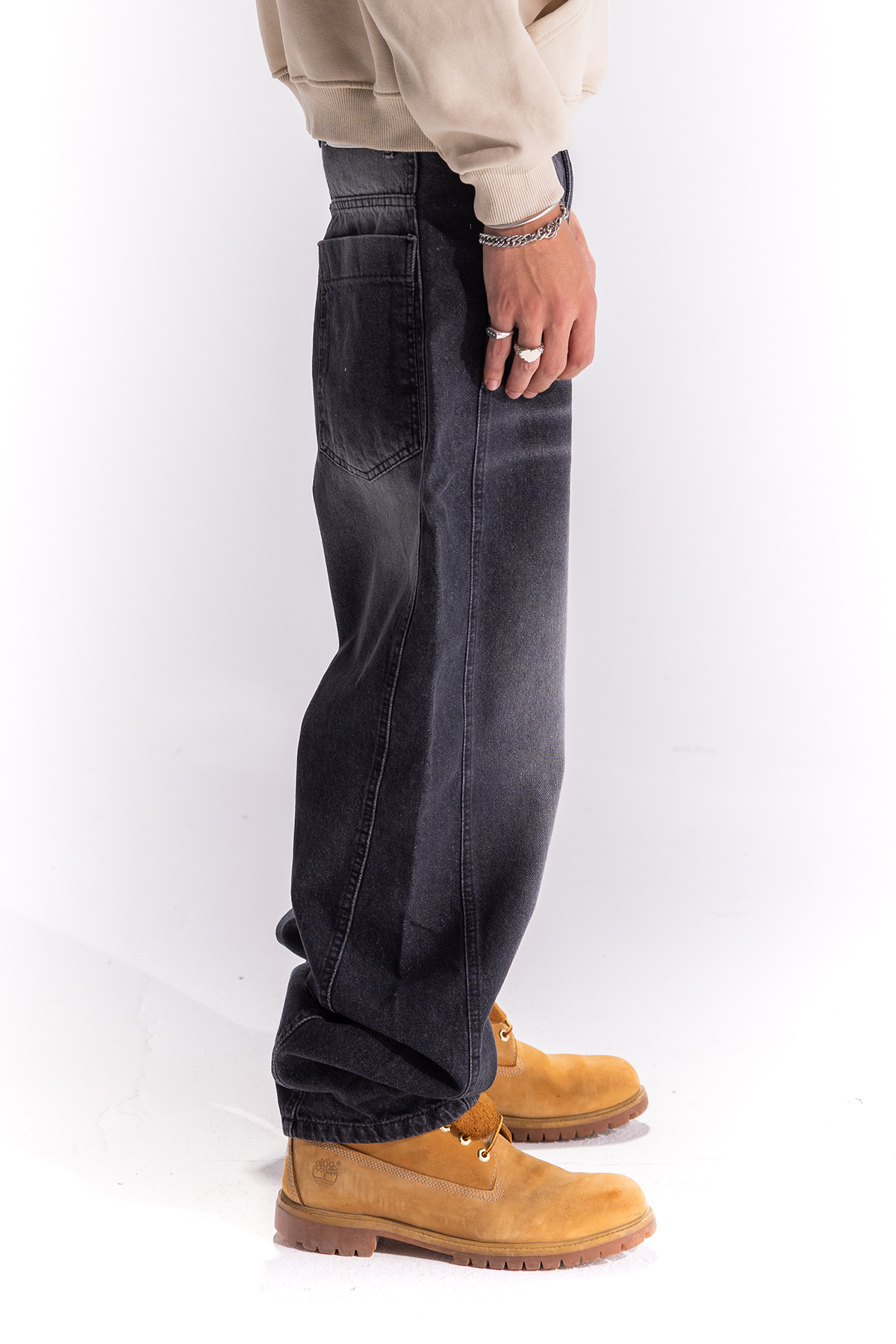 BLACK JEANS