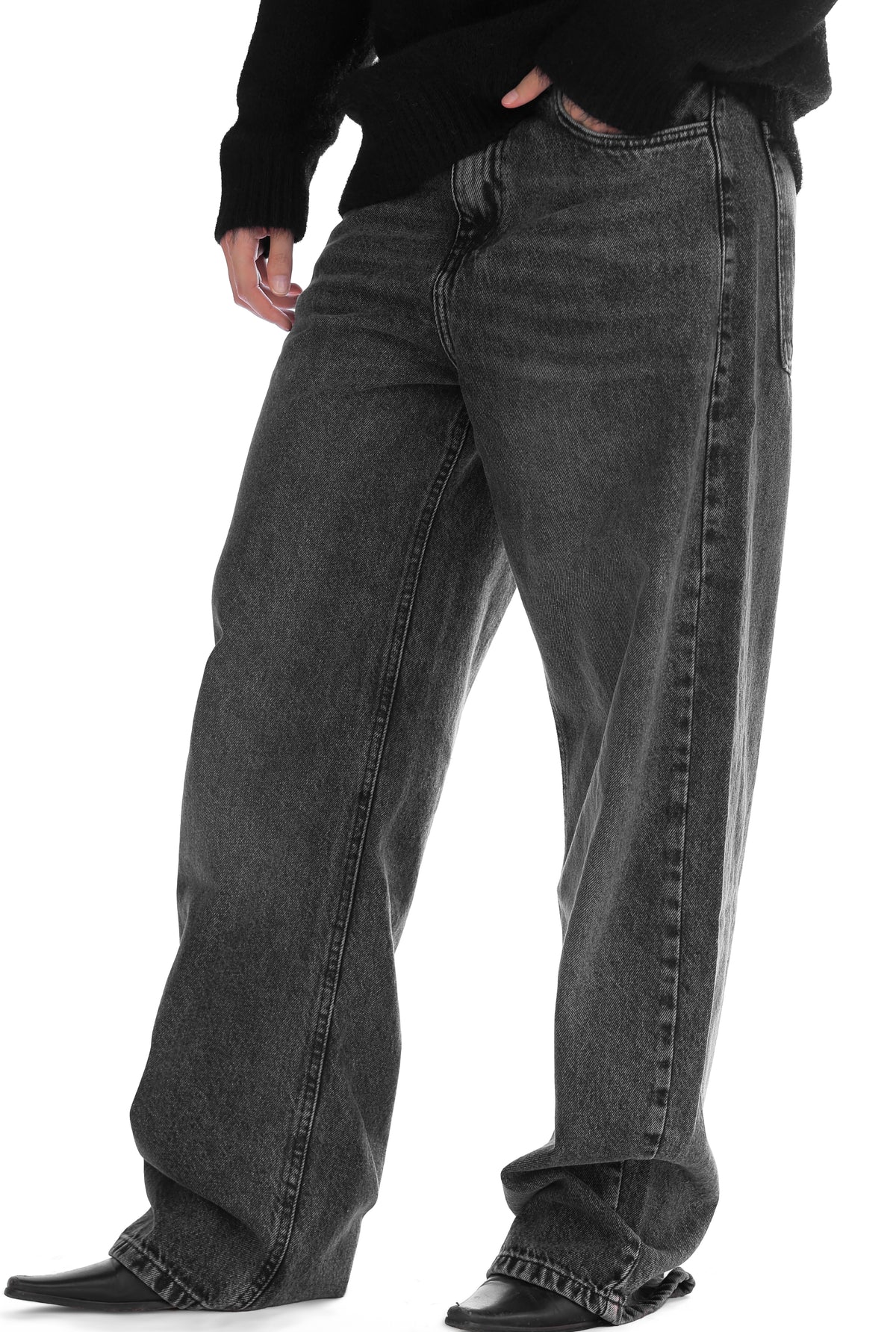 BLACK BACKPOCKET JEANS