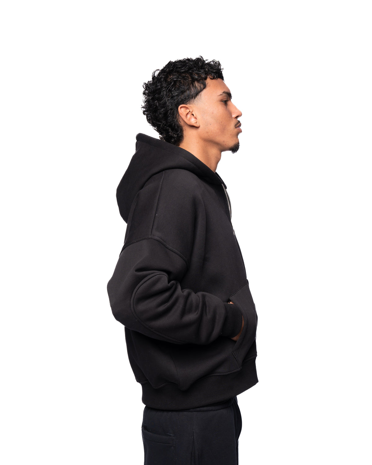 BLACK BASIC ZIP UP