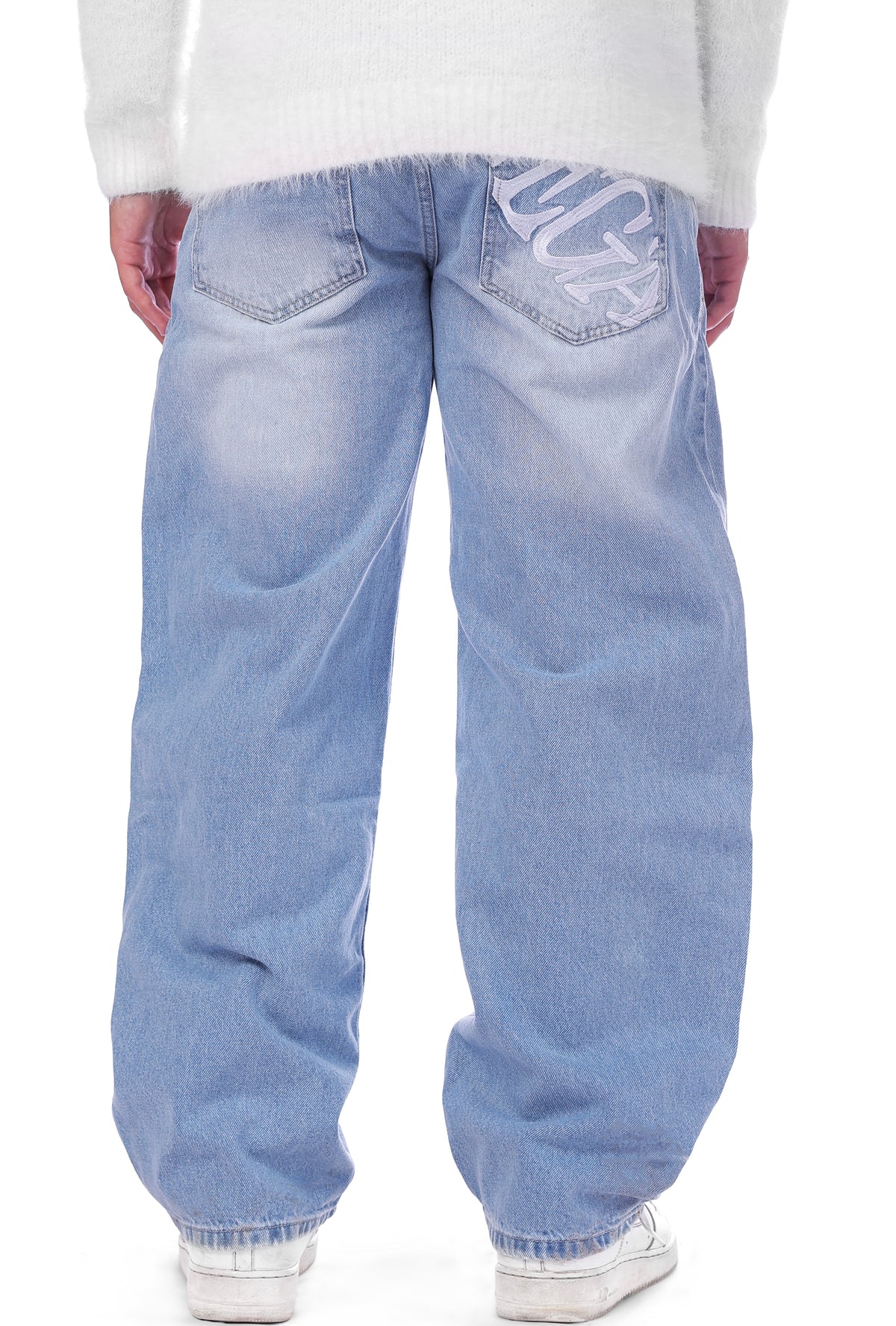 BLUE BACKPOCKET JEANS